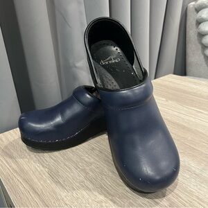 Dansko Navy Blue Professional Clogs - Great for Nurses or Teachers (1-225)